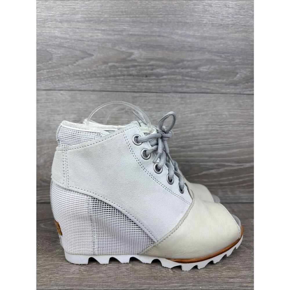 Sorel Joanie Mesh Hidden Wedge Women’s Sz 8 Silver Suede Lace Up Peep Toe Bootie